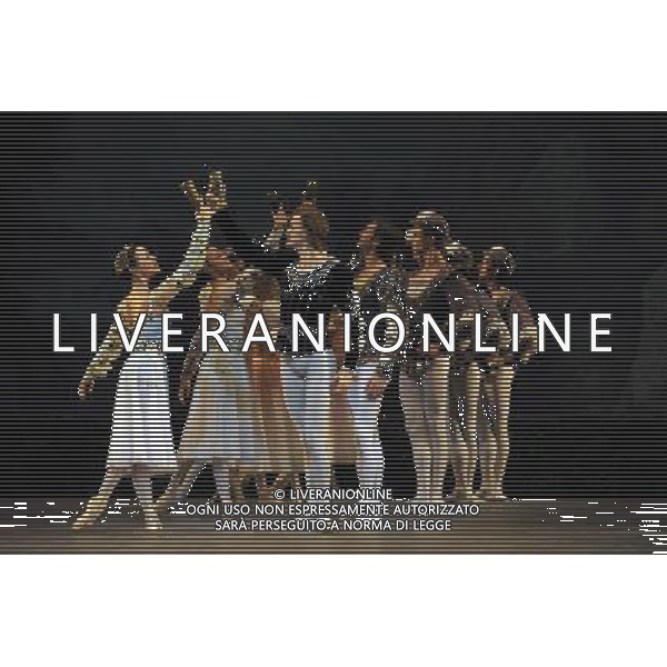 The Mariinsky Ballet perform Swan Lake. Alina Somova has Odette/Odile, Denis Matvienko has Prince Siegfried, Andrei Ivanov has The Jester and Elena Bazhenova has The Princess Regent. Royal Opera House, Covent Garden, London. Friday August 07, 2009. Balletto \'Il Lago dei Cigni\' /Agenzia Aldo Liverani Sas - ITALY ONLY -