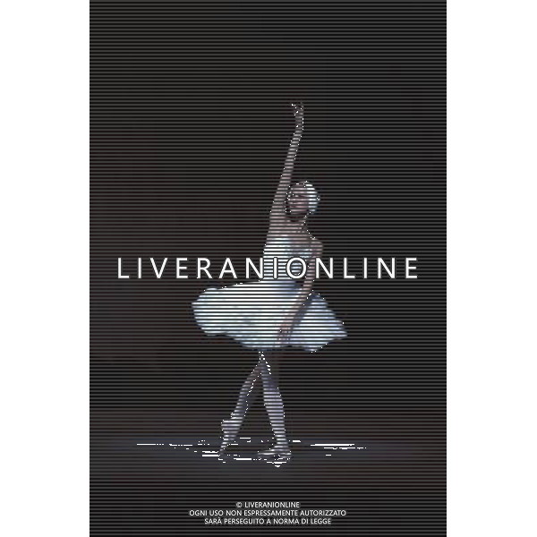 The Mariinsky Ballet perform Swan Lake. Alina Somova has Odette/Odile, Denis Matvienko has Prince Siegfried, Andrei Ivanov has The Jester and Elena Bazhenova has The Princess Regent. Royal Opera House, Covent Garden, London. Friday August 07, 2009. Balletto \'Il Lago dei Cigni\' /Agenzia Aldo Liverani Sas - ITALY ONLY -