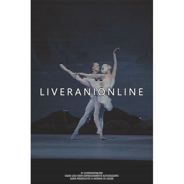 The Mariinsky Ballet perform Swan Lake. Alina Somova has Odette/Odile, Denis Matvienko has Prince Siegfried, Andrei Ivanov has The Jester and Elena Bazhenova has The Princess Regent. Royal Opera House, Covent Garden, London. Friday August 07, 2009. Balletto \'Il Lago dei Cigni\' /Agenzia Aldo Liverani Sas - ITALY ONLY -