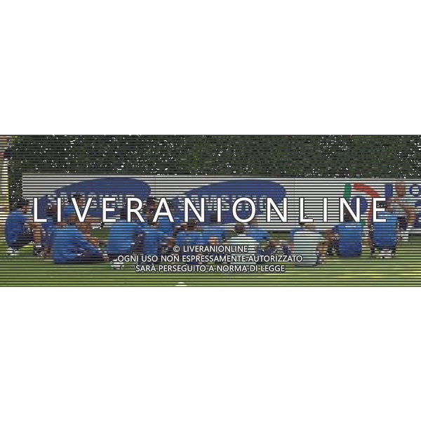 Raduno Nazionale Italiana a Coverciano Coverciano(FI) - 10.08.2009 Allenamento Nella Foto:MARCELLO LIPPI PARLA AL GRUPPO DEI GIOCATORI /Ph.Vitez-Ag. Aldo Liverani