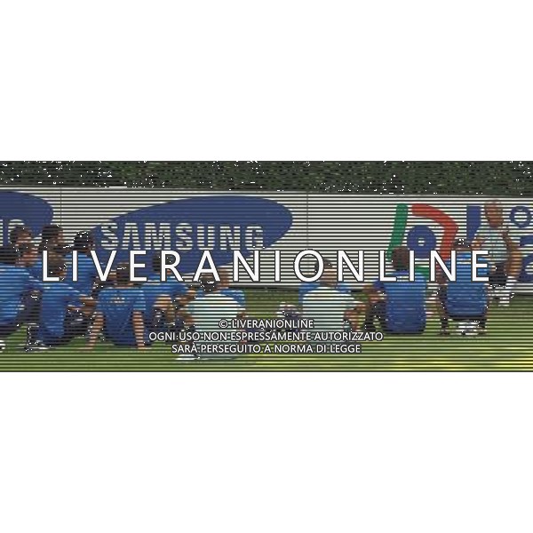 Raduno Nazionale Italiana a Coverciano Coverciano(FI) - 10.08.2009 Allenamento Nella Foto:MARCELLO LIPPI PARLA AL GRUPPO DEI GIOCATORI /Ph.Vitez-Ag. Aldo Liverani