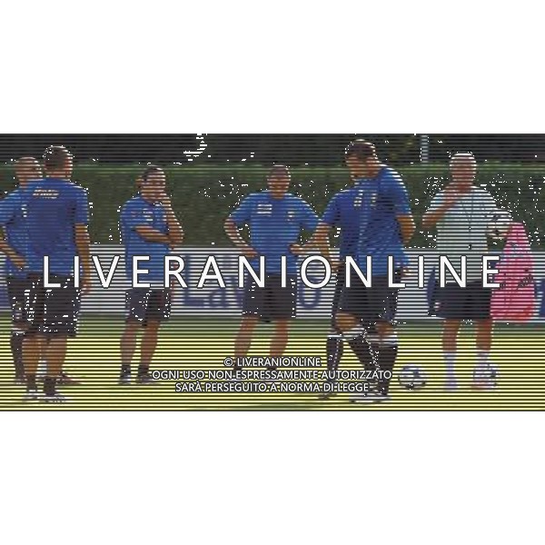 Raduno Nazionale Italiana a Coverciano Coverciano(FI) - 10.08.2009 Allenamento Nella Foto:marcello LIPPI PARLA AL GRUPPO dei giocatori /Ph.Vitez-Ag. Aldo Liverani