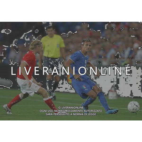 Svizzera - Italia partita amichevole della Nazionale Italiana a Basilea 12/08/2009 nella foto domenico criscito e marco padalino ©Luzzani/Agenzia Aldo Liverani Sas