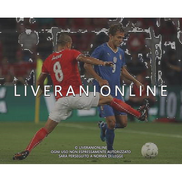 Svizzera - Italia partita amichevole della Nazionale Italiana a Basilea 12/08/2009 nella foto domenico criscito e gokan inler ©Luzzani/Agenzia Aldo Liverani Sas