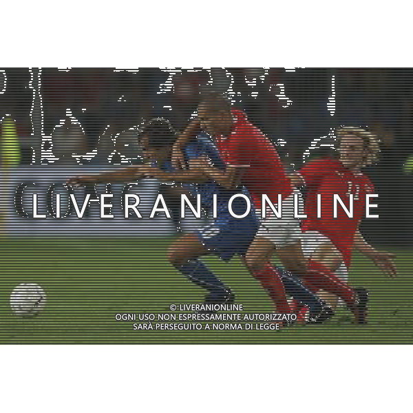 Svizzera - Italia partita amichevole della Nazionale Italiana a Basilea 12/08/2009 nella foto andrea pirlo, gokhan inler e marco padalino ©Luzzani/Agenzia Aldo Liverani Sas