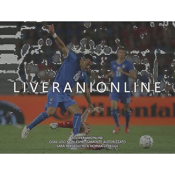 Svizzera - Italia partita amichevole della Nazionale Italiana a Basilea 12/08/2009 nella foto fabio quagliarella e pirmin schwegler ©Luzzani/Agenzia Aldo Liverani Sas