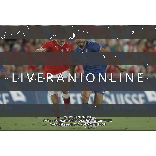 Basilea (CH) 12-08-2009 Amichevole Nazionale Italiana Calcio Svizzera-Italia 0:0 nella foto gianluca zambrotta e tranquillo barnetta ph Marco Luzzani/ag. Aldo Liverani s.a.s.