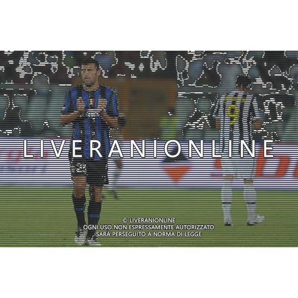 Inter - Juventus Trofeo TIM 2009 Pescara - 14.08.2009 Inter-Milan-Juventus Nella Foto: WALTER SAMUEL ESULTA DOPO IL GOL DI THIAGO MOTTA E LA DELUSIONE DI IAQUINTA /Ph.Vitez-Ag. Aldo Liverani