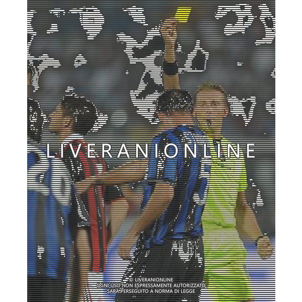 Milan - Inter Trofeo TIM 2009 Pescara - 14.08.2009 Inter-Milan-Juventus Nella Foto: ammonizione di dejan STANKOVIC /Ph.Vitez-Ag. Aldo Liverani