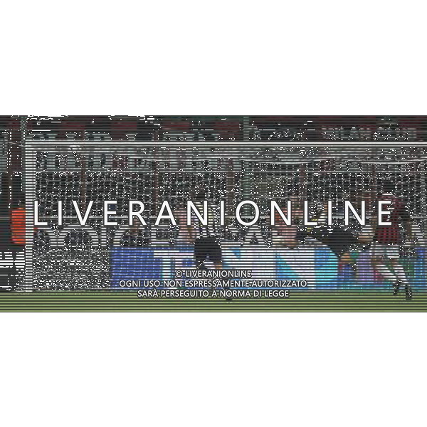 Milan - Juventus Trofeo Berlusconi 17/08/2009 nella foto la traversa di andrea pirlo ©luzzani/Agenzia Aldo Liverani Sas