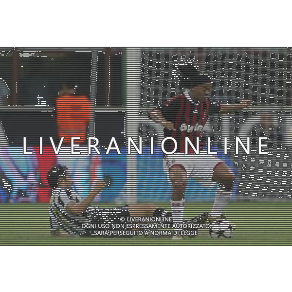 Milan - Juventus Trofeo Berlusconi 17/08/2009 nella foto ronaldinho e salihamidzic ©luzzani/Agenzia Aldo Liverani Sas