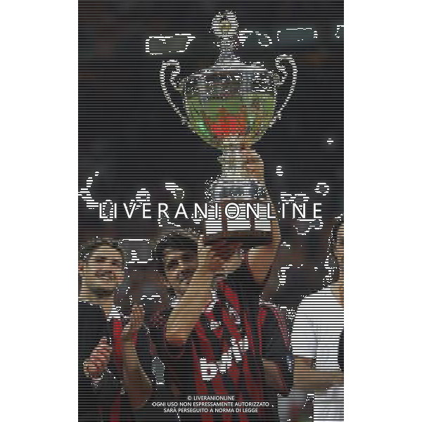 Milan - Juventus Trofeo Berlusconi 17/08/2009 nella foto la premiazione del milan - gennaro gattuso con la coppa ©luzzani/Agenzia Aldo Liverani Sas