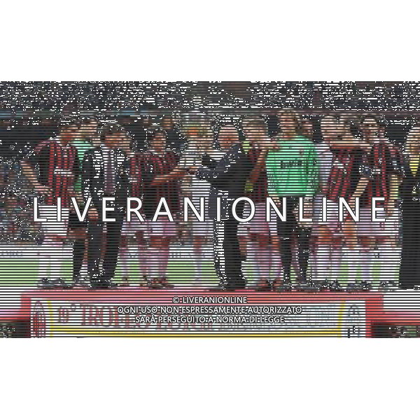 Trofeo Berlusoni Milano - 17.08.2009 Milan-Juventus - PREMIAZIONE Nella Foto: ADRIANO GALLIANI CONSEGNA LA COPPA A GATTUSO GENNARO /Ph.Vitez-Ag. Aldo Liverani