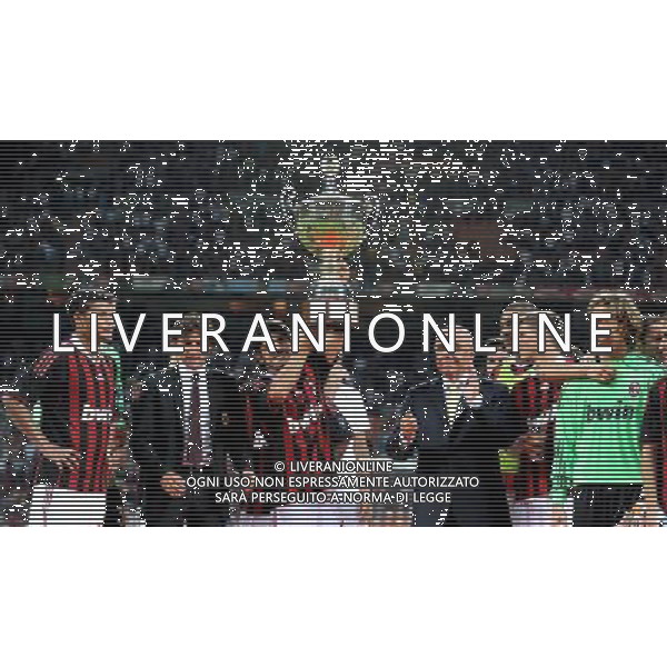 Trofeo Berlusoni Milano - 17.08.2009 Milan-Juventus - PREMIAZIONE Nella Foto: ADRIANO GALLIANI CONSEGNA LA COPPA A GATTUSO GENNARO /Ph.Vitez-Ag. Aldo Liverani