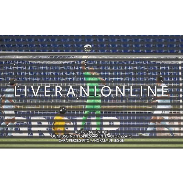 Roma - Stadio Olimpico - 20/08/2009 - Preliminari UEFA EUROPA LEAGUE - SS Lazio vs Elfsborg- nella foto: Fernando Muslera in parata ph. Corradetti / ag. Aldo LIVERANI