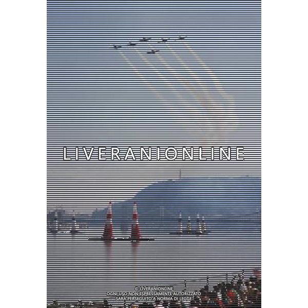 (090821) -- BUDAPEST, Aug. 21, 2009 -- French Breitling Jet Team performs over the Danube River in Budapest, capital of Hungary, on Aug. 20, 2009, marking the national day of Hungary on Thursday. Yang Yongqian) (lr) Festeggiamenti della Giornata nazionale ungherese sul Fiume Danubio a Budapest 21/08/2009 /Agenzia Aldo Liverani Sas - ITALY ONLY -