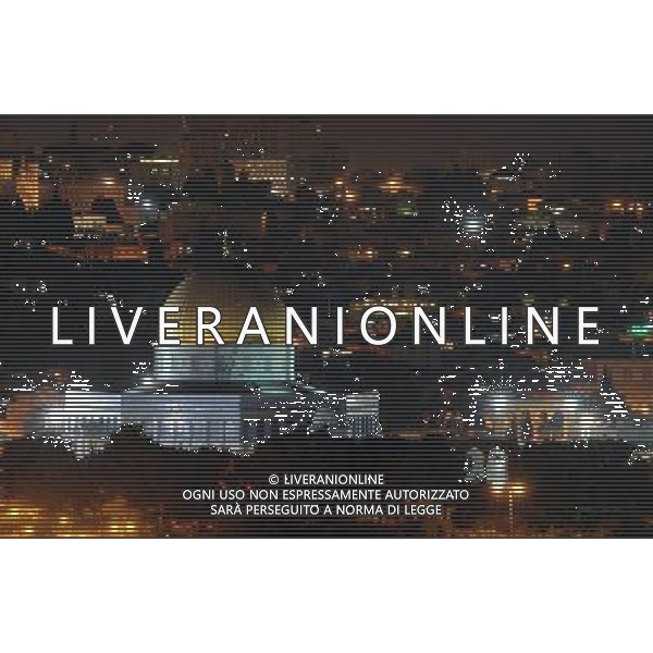 (090821) -- JERUSALEM, Aug. 21, 2009 -- Photo taken on Aug. 20, 2009 shows the night view of the golden-domed mosque at the Muslim holy site in the old city of Jerusalem. The holy month of Ramadan is expected to begin on Aug. 22 in Israel and Palestine. Yin bogu)(yc) Veduta notturna della cupula d\'oro della Moschea nella citta di gerusalemme nel mese sacro per gli Islamici e Musulmani del ramadan - 20/08/2009 /Agenzia Aldo Liverani Sas - ITALY ONLY -