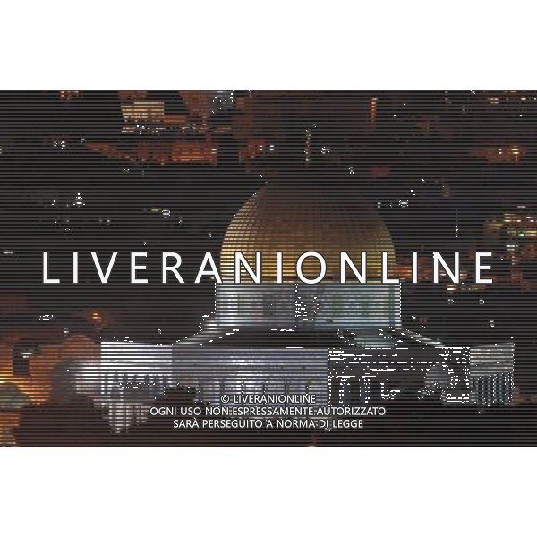 (090821) -- JERUSALEM, Aug. 21, 2009 -- Photo taken on Aug. 20, 2009 shows the night view of the golden-domed mosque at the Muslim holy site in the old city of Jerusalem. The holy month of Ramadan is expected to begin on Aug. 22 in Israel and Palestine. Yin bogu)(yc) Veduta notturna della cupula d\'oro della Moschea nella citta di gerusalemme nel mese sacro per gli Islamici e Musulmani del ramadan - 20/08/2009 /Agenzia Aldo Liverani Sas - ITALY ONLY -