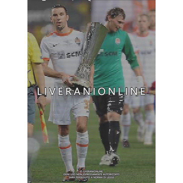 Supercoppa Europea 2009 Montecarlo - 28.08.2009 FC Barcellona-FC Shakhtar Donetsk Nella Foto:SRNA PORTA LA COPPA UEFA /Ph.Vitez-Ag. Aldo Liverani