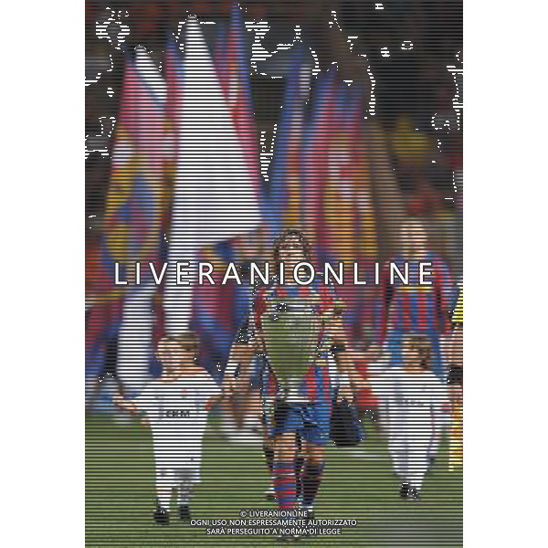 Supercoppa Europea 2009 Montecarlo - 28.08.2009 FC Barcellona-FC Shakhtar Donetsk Nella Foto:PUYOL PORTA LA COPPA DELLA CHAMPIONS /Ph.Vitez-Ag. Aldo Liverani