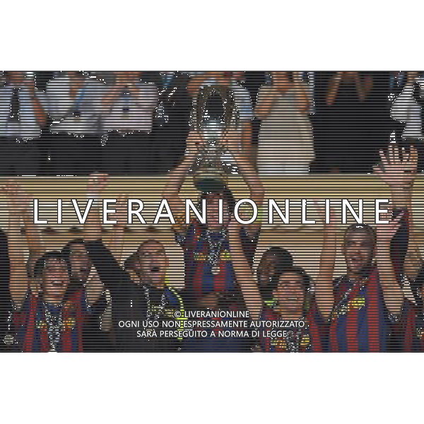 Supercoppa Europea 2009 Montecarlo - 28.08.2009 FC Barcellona-FC Shakhtar Donetsk Nella Foto:PUYOL ALZA LA COPPA /Ph.Vitez-Ag. Aldo Liverani