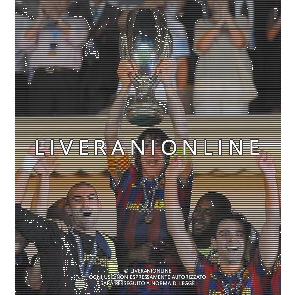 Supercoppa Europea 2009 Montecarlo - 28.08.2009 FC Barcellona-FC Shakhtar Donetsk Nella Foto:PUYOL ALZA LA COPPA /Ph.Vitez-Ag. Aldo Liverani