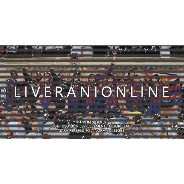 Supercoppa Europea 2009 Montecarlo - 28.08.2009 FC Barcellona-FC Shakhtar Donetsk Nella Foto:BARCELLONA ESULTA CON LA COPPA /Ph.Vitez-Ag. Aldo Liverani