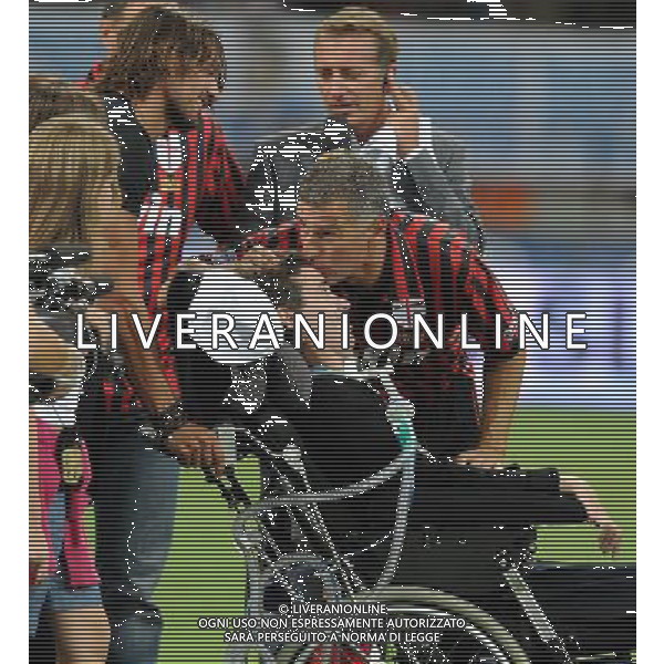 Trofeo Telecom Italia per la lotta alla SLA Milano - 07.09.2009 Milan Glorie-Real Madrid Veteranos Nella Foto: MAURO TASSOTTI BACIA BORGONOVO STEFANO /Ph.Vitez-Ag. Aldo Liverani