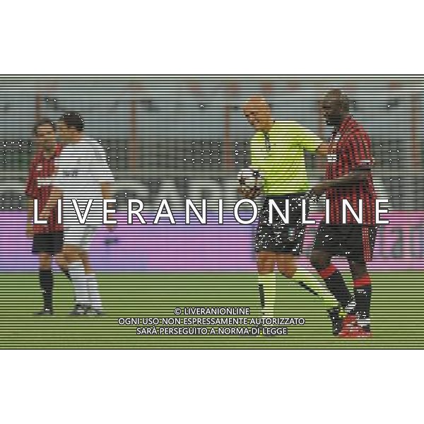 Trofeo Telecom Italia per la lotta alla SLA Milano - 07.09.2009 Milan Glorie-Real Madrid Veteranos Nella Foto: ARBITRO PIERLUIGI COLLINA-WEAH GEORGE /Ph.Vitez-Ag. Aldo Liverani