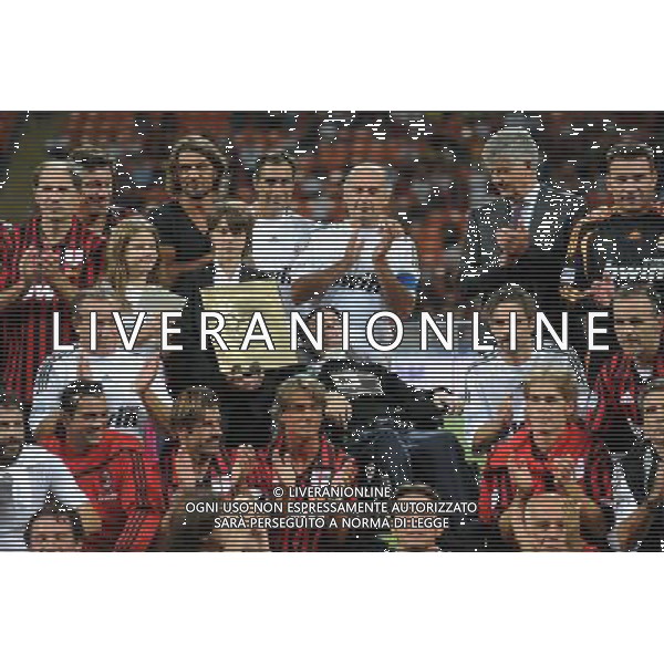 Trofeo Telecom Italia per la lotta alla SLA Milano - 07.09.2009 Milan Glorie-Real Madrid Veteranos Nella Foto: STEFANO BORGONOVO ALLA PREMIAZIONE /Ph.Vitez-Ag. Aldo Liverani