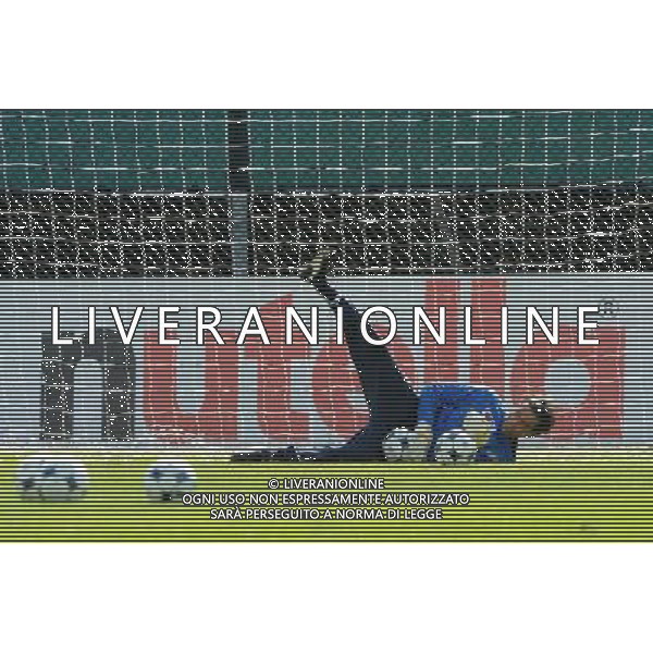 08-09-2009 Torino Sport-Calcio Allenamento Italia allo Stadio Olimpico di Torino Nella foto: Buffon Gianluigi ag aldo liverani 