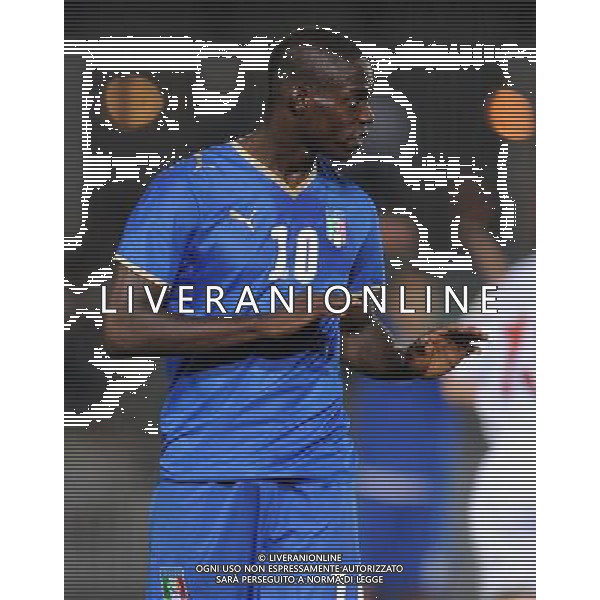 Qualificazioni ai Campionati Europei Under 21 Girone 3 Novara - 08.09.2009 Italia-Lussenburgo Nella Foto: MARIO BALOTELLI ARRABBIATO PER I FISCHI (SEQUENZA) /Ph.Vitez-Ag. Aldo Liverani