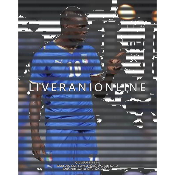 Qualificazioni ai Campionati Europei Under 21 Girone 3 Novara - 08.09.2009 Italia-Lussenburgo Nella Foto: MARIO BALOTELLI ARRABBIATO PER I FISCHI (SEQUENZA) /Ph.Vitez-Ag. Aldo Liverani