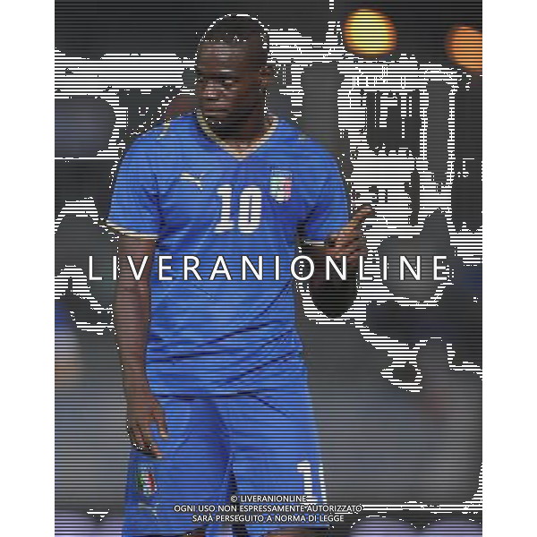 Qualificazioni ai Campionati Europei Under 21 Girone 3 Novara - 08.09.2009 Italia-Lussenburgo Nella Foto: MARIO BALOTELLI ARRABBIATO PER I FISCHI (SEQUENZA) /Ph.Vitez-Ag. Aldo Liverani