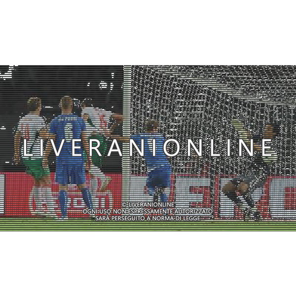 Qualificazioni ai Campionati Mondiali Sud Africa 2010 Gruppo 8 Torino - 09.09.2009 Italia-Bulgaria Nella Foto:PARATA DI GIANLUIGI BUFFON /Ph.Vitez-Ag. Aldo Liverani