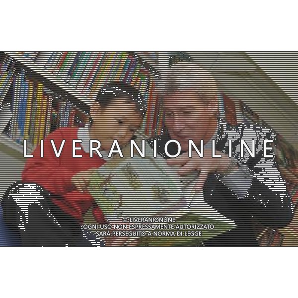 Jeremy Paxman officialy opened the new Shepherds Bush Library in West London today. Photo Shows; Jeremy Paxman with Benjamin Chang (5) Jeremy Dickson Paxman giornalista inglese /Agenzia Aldo Liverani Sas - ITALY ONLY -