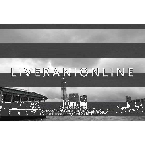 (090914) -- HONG KONG, Sept. 14, 2009 -- Dark clouds hang over in Hong Kong, south China, on Sept. 14, 2009. The Hong Kong Observatory issued a warning on 6 p.m. Monday for the northeast gale brought about by tropical storm Koppu, asking local people to take precautions and stay away from the sea. Lo Pin Fai) (nxl) /Agenzia Aldo Liverani Sas - ITALY ONLY -