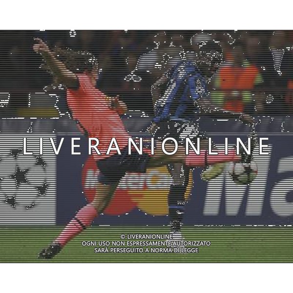 Milano 16-09-2009 Champions League 2009/10 Gruppo F Inter-Barcellona 0:0 nella foto sulley ali muntari e carles puyol ph marco luzzani/ag aldo liverani s.a.s. 