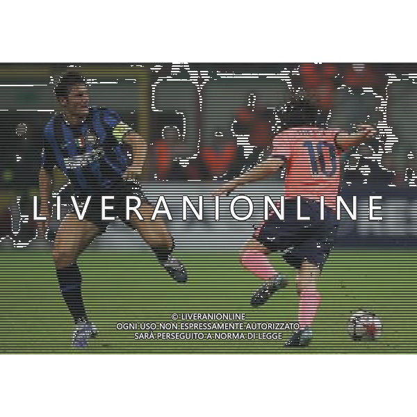 Milano 16-09-2009 Champions League 2009/10 Gruppo F Inter-Barcellona 0:0 nella foto lionel messi e javier zanetti ph marco luzzani/ag aldo liverani s.a.s. 