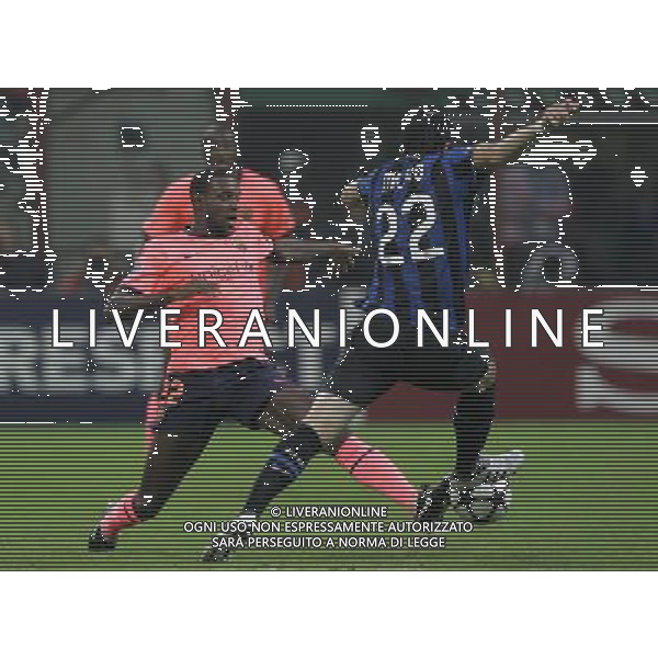 Milano 16-09-2009 Champions League 2009/10 Gruppo F Inter-Barcellona 0:0 nella foto eric abidal e diego alberto milito ph marco luzzani/ag aldo liverani s.a.s. 
