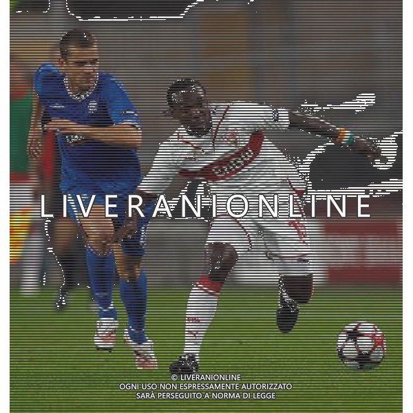 Uefa Champions League, Saison 2009/2010 VFB Stuttgart - Glasgow Rangers, VFB, Rangers. NELLA FOTO Arthur Boka rechts -Jerome Rothen FOTO FIRO-AG ALDO LIVERANI