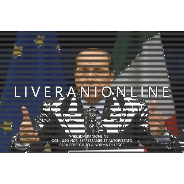 SILVIO BERLUSCONI Summit intergovernativo per la costituzione europea presso il consiglio Europeo foto mauro bottaro/ag aldo liverani BRUXELLES 11/12/03
