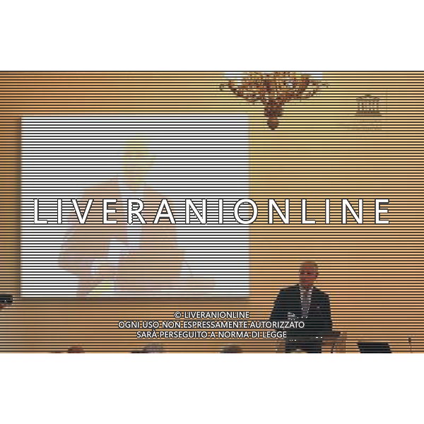 MONZA 24.09-09 Prima edizione del Forum Unesco intitolato \'Creativita\', Innovazione ed eccellenza: dall\'Artigianato alle Industrie del design e della moda\' nella foto : ROBERTO FORMIGONI FOTO SORANO /ALDO LIVERANI SAS 