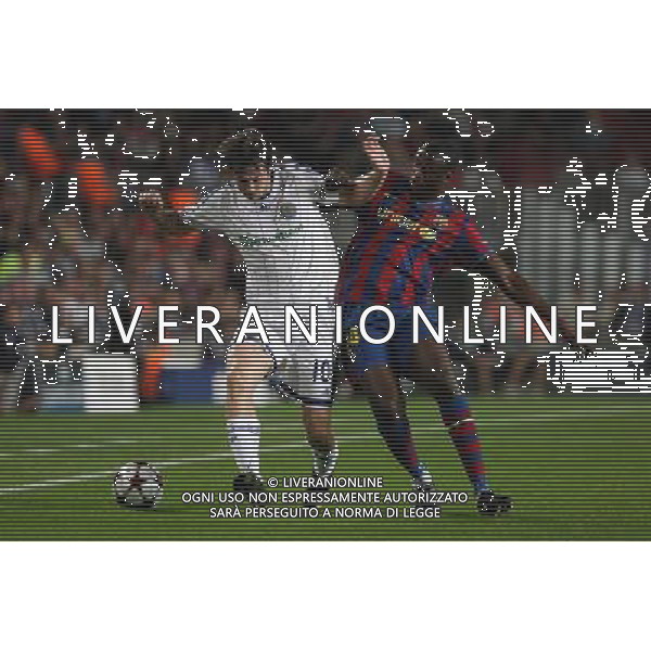 Barcellona vs Dinamo Kiev 29/09/2009 Champions League nella foto: Toure yaya (Bar) and Artem Milevskiy (DY) © Acero / ALFAQUI/Agenzia Aldo Liverani Sas - ITALY ONLY -