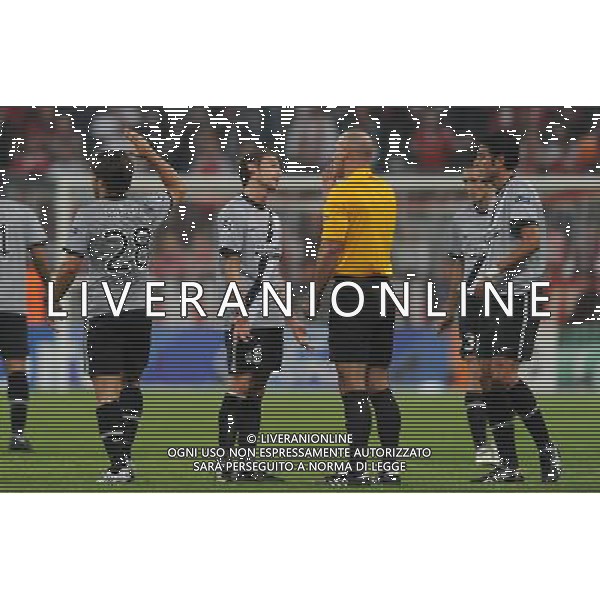 Champions League 2009/2010 Gruppo A Monano(Germania) - 30.09.2009 FC Bayern Monaco-FC Juventus Nella Foto:DIEGO-MARCHISIO E GROSSO PROTESTANO CON WEBB /Ph.Vitez-Ag. Aldo Liverani