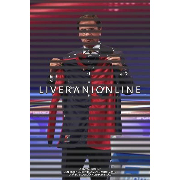 \' LA DOMENICA SPORTIVA\' MILANO - STUDI RAI NELLA FOTO: MASSIMO DE LUCA CON LA MAGLIA DEL CENTENARIO DEL BOLOGNA CALCIO © ANTONIO SORANO - AG. ALDO LIVERANI SAS