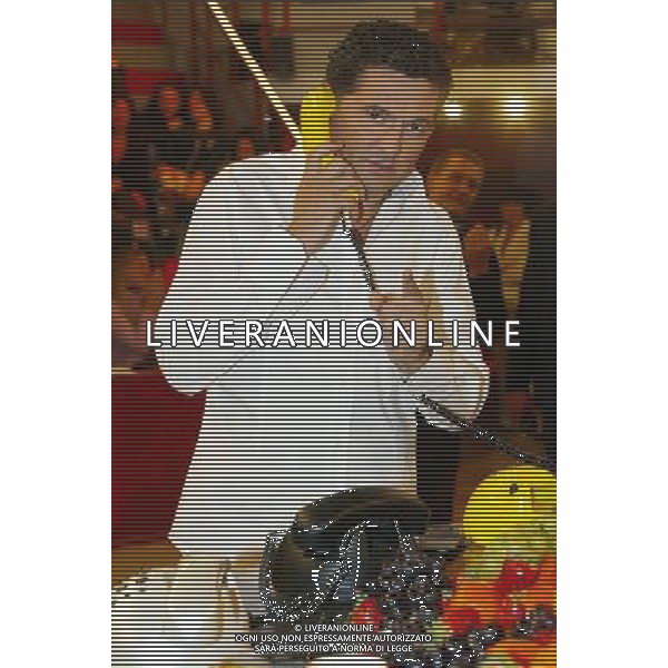 TRASMISSIONE TV: \' LIBERO\' ( 2004) NELLA FOTO: TEO MAMMUCARI AG. ALDO LIVERANI SAS