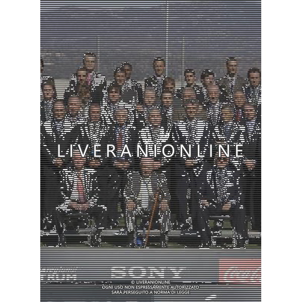 MADRID, Spain (06/10/09).- Meeting of all the Spanish players who have international participation with Spanish Soccer National Team along its history to mark the centenary of the Royal Spanish Soccer Federation. © Alex Cid-Fuentes / ALFAQUI - Ag. Aldo Liverani sas ITALY ONLY Centenario della federazione di calcio della Spagna.