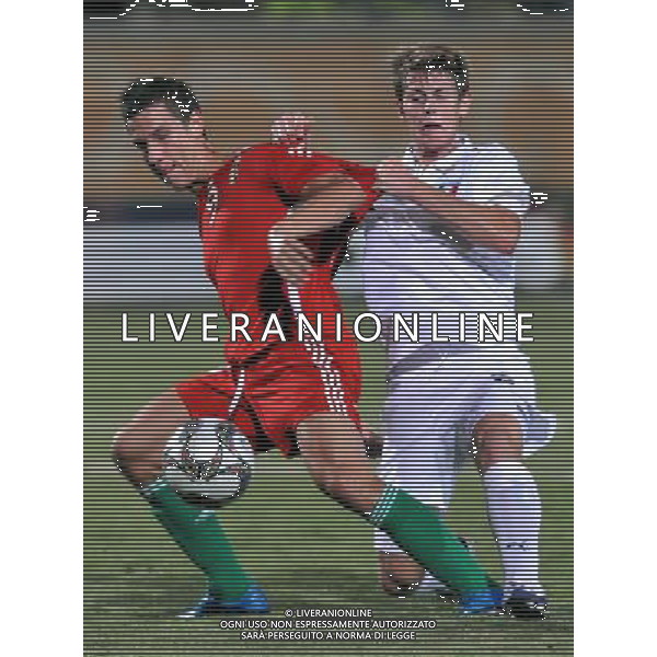 (091009) -- SUEZ, Oct. 9, 2009 -- Italy\'s Michelangelo Albertazzi (R) vies with Hungary\'s Krisztian Nemeth during a quarter-final match at the 17th FIFA U-20 World Cup in Suez, Egypt, Oct. 9, 2009. (Yin Bogu) - Xinhua - Photoshot - Ag. Aldo Liverani sas ITALY ONLY CALCIO: Mondiale under 20, Italia-Ungheria 2-3 quarti di finale del Mondiale di categoria che si sta svolgendo in Egitto