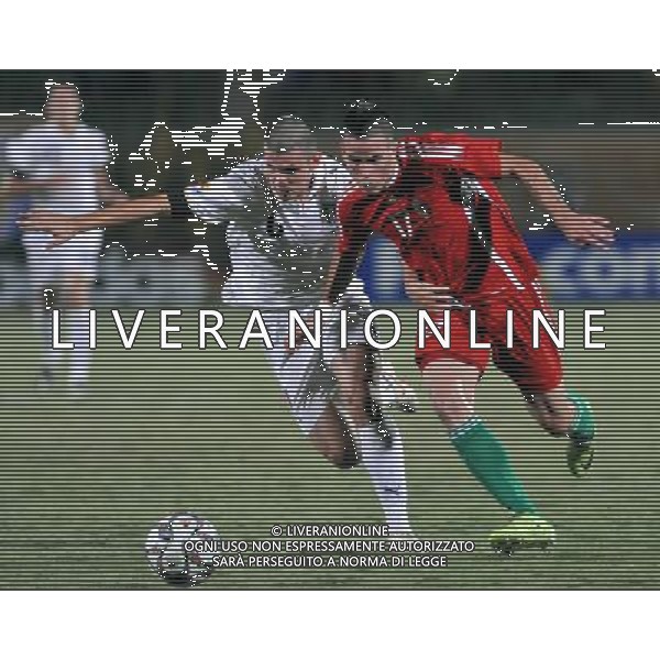 (091009) -- SUEZ, Oct. 9, 2009 -- Italy\'s Marco Calderoni (L) vies with Hungary\'s Andras Gosztonyi during a quarter-final match at the 17th FIFA U-20 World Cup in Suez, Egypt, Oct. 9, 2009. (Yin Bogu) - Xinhua - Photoshot - Ag. Aldo Liverani sas ITALY ONLY CALCIO: Mondiale under 20, Italia-Ungheria 2-3 quarti di finale del Mondiale di categoria che si sta svolgendo in Egitto